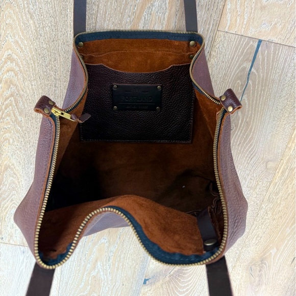 Portland Leather Oversized Zip Tote in Coldbrew - Picture 7 of 16